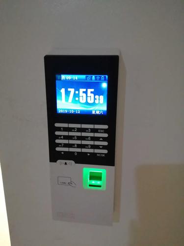 不同材质门禁门控系统选配指南 不锈钢、木门、玻璃门与防火门的门禁密码刷卡面板
